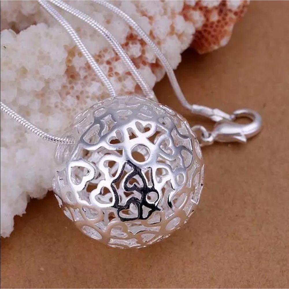 NWOT Silver Scroll Cut Out Globe Ball Necklace - Picture 4 of 4